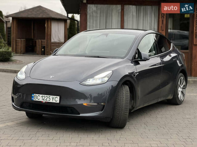 Серый Тесла Model Y, объемом двигателя 0 л и пробегом 52 тыс. км за 27499 $, фото 4 на Automoto.ua