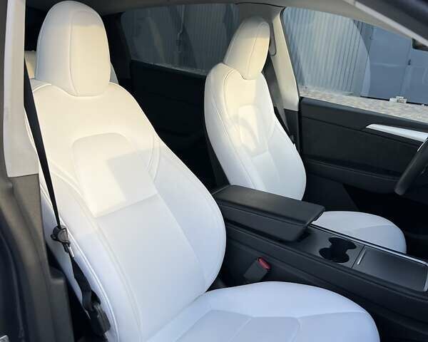 Серый Тесла Model Y, объемом двигателя 0 л и пробегом 22 тыс. км за 28999 $, фото 11 на Automoto.ua