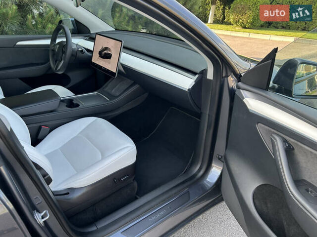 Серый Тесла Model Y, объемом двигателя 0 л и пробегом 55 тыс. км за 29500 $, фото 14 на Automoto.ua