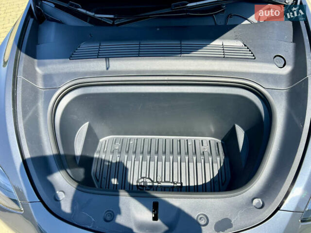 Серый Тесла Model Y, объемом двигателя 0 л и пробегом 45 тыс. км за 23700 $, фото 15 на Automoto.ua