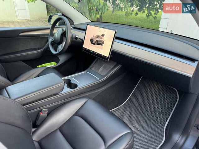 Серый Тесла Model Y, объемом двигателя 0 л и пробегом 24 тыс. км за 26400 $, фото 6 на Automoto.ua