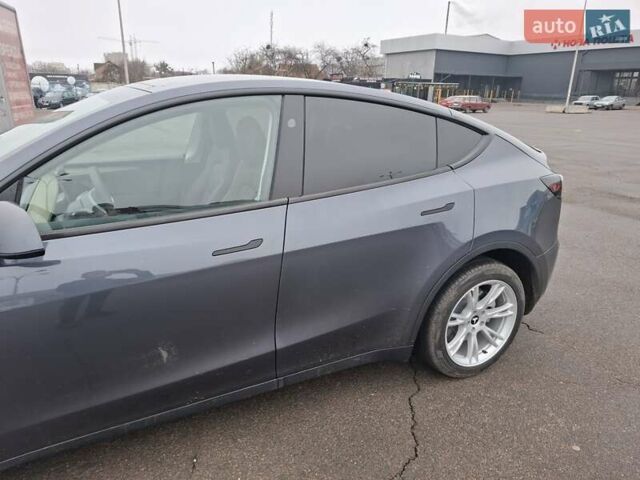 Серый Тесла Model Y, объемом двигателя 0 л и пробегом 15 тыс. км за 39500 $, фото 5 на Automoto.ua