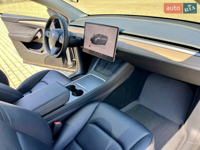 Серый Тесла Model Y, объемом двигателя 0 л и пробегом 45 тыс. км за 23700 $, фото 27 на Automoto.ua