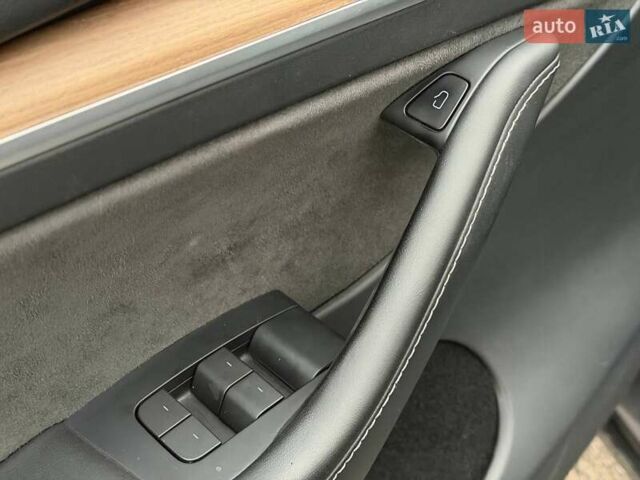 Сірий Тесла Model Y, об'ємом двигуна 0 л та пробігом 70 тис. км за 31500 $, фото 36 на Automoto.ua