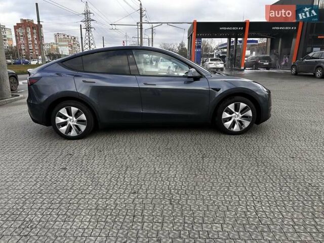 Серый Тесла Model Y, объемом двигателя 0 л и пробегом 24 тыс. км за 28399 $, фото 3 на Automoto.ua