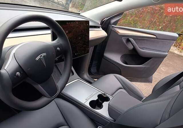 Серый Тесла Model Y, объемом двигателя 0 л и пробегом 10 тыс. км за 36000 $, фото 3 на Automoto.ua