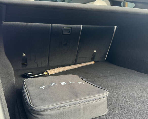 Серый Тесла Model Y, объемом двигателя 0 л и пробегом 31 тыс. км за 36500 $, фото 11 на Automoto.ua
