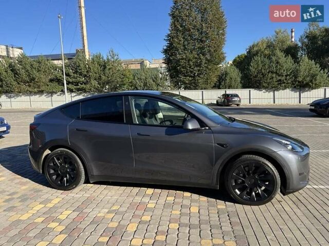 Серый Тесла Model Y, объемом двигателя 0 л и пробегом 40 тыс. км за 27700 $, фото 3 на Automoto.ua
