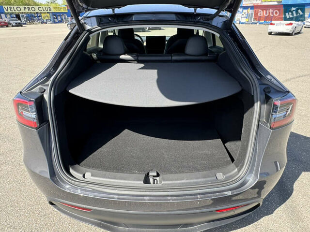 Серый Тесла Model Y, объемом двигателя 0 л и пробегом 28 тыс. км за 29000 $, фото 47 на Automoto.ua