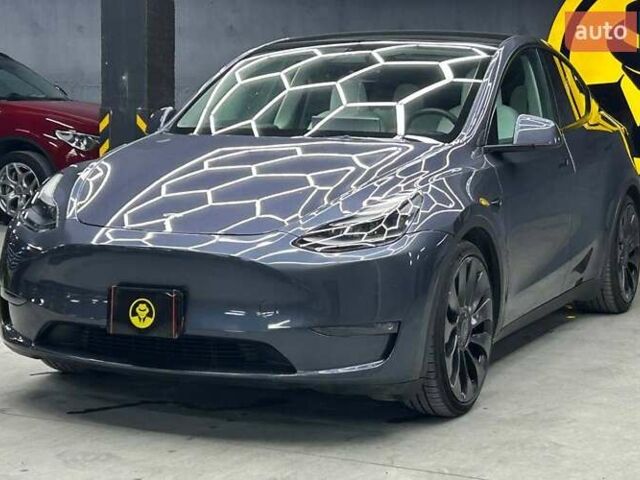 Серый Тесла Model Y, объемом двигателя 0 л и пробегом 27 тыс. км за 31000 $, фото 2 на Automoto.ua