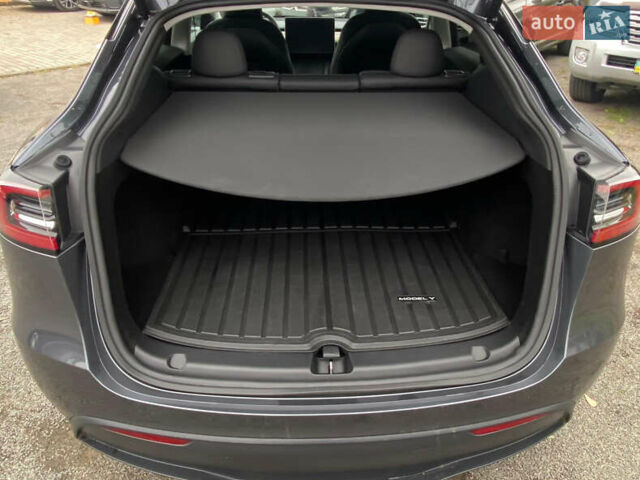 Серый Тесла Model Y, объемом двигателя 0 л и пробегом 26 тыс. км за 39000 $, фото 16 на Automoto.ua