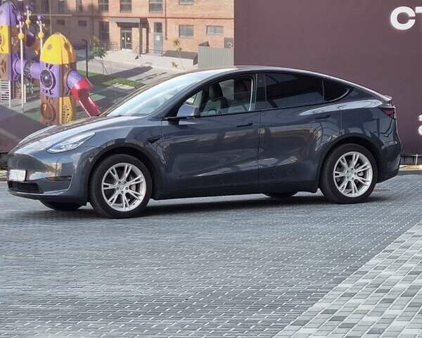 Серый Тесла Model Y, объемом двигателя 0 л и пробегом 28 тыс. км за 34999 $, фото 1 на Automoto.ua