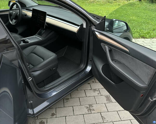 Серый Тесла Model Y, объемом двигателя 0 л и пробегом 4 тыс. км за 26500 $, фото 9 на Automoto.ua