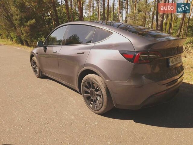 Серый Тесла Model Y, объемом двигателя 0 л и пробегом 28 тыс. км за 32900 $, фото 2 на Automoto.ua