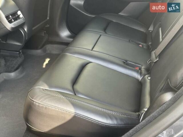 Сірий Тесла Model Y, об'ємом двигуна 0 л та пробігом 27 тис. км за 28999 $, фото 13 на Automoto.ua