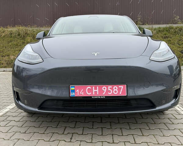 Серый Тесла Model Y, объемом двигателя 0 л и пробегом 64 тыс. км за 27300 $, фото 1 на Automoto.ua