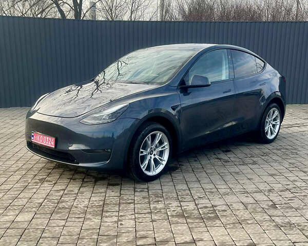 Серый Тесла Model Y, объемом двигателя 0 л и пробегом 20 тыс. км за 25500 $, фото 2 на Automoto.ua