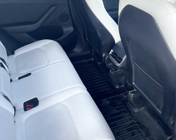 Сірий Тесла Model Y, об'ємом двигуна 0 л та пробігом 43 тис. км за 28500 $, фото 40 на Automoto.ua