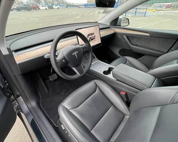 Серый Тесла Model Y, объемом двигателя 0 л и пробегом 25 тыс. км за 37500 $, фото 12 на Automoto.ua