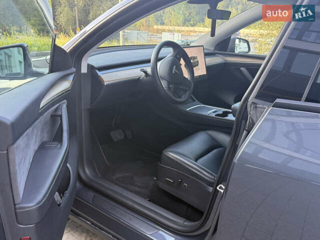 Серый Тесла Model Y, объемом двигателя 0 л и пробегом 49 тыс. км за 27000 $, фото 9 на Automoto.ua