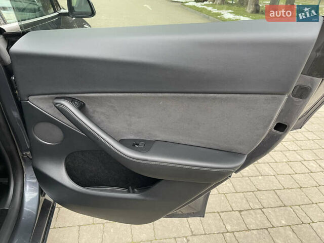 Серый Тесла Model Y, объемом двигателя 0 л и пробегом 35 тыс. км за 29200 $, фото 24 на Automoto.ua