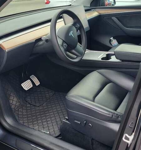 Серый Тесла Model Y, объемом двигателя 0 л и пробегом 18 тыс. км за 29500 $, фото 2 на Automoto.ua