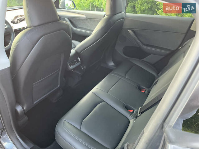 Серый Тесла Model Y, объемом двигателя 0 л и пробегом 27 тыс. км за 28900 $, фото 15 на Automoto.ua