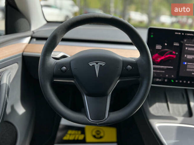 Серый Тесла Model Y, объемом двигателя 0 л и пробегом 16 тыс. км за 28999 $, фото 14 на Automoto.ua