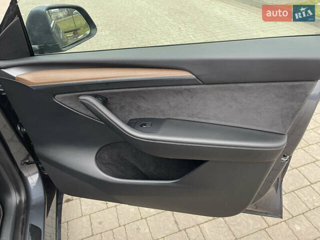 Серый Тесла Model Y, объемом двигателя 0 л и пробегом 35 тыс. км за 29200 $, фото 28 на Automoto.ua