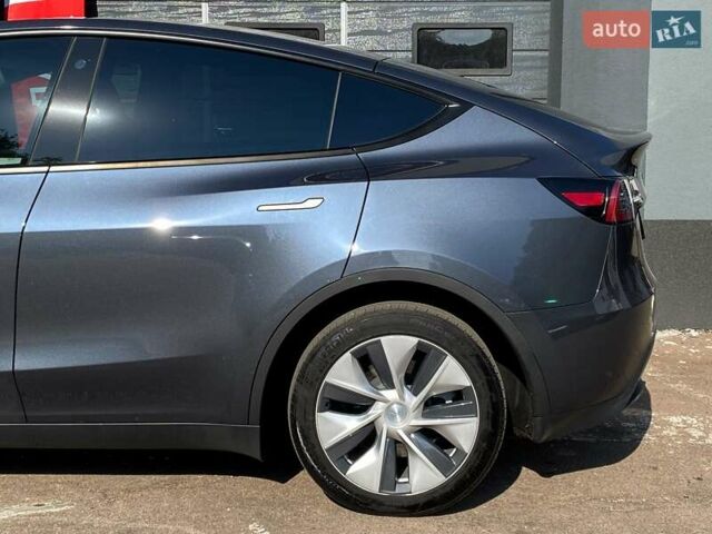 Серый Тесла Model Y, объемом двигателя 0 л и пробегом 32 тыс. км за 31999 $, фото 6 на Automoto.ua