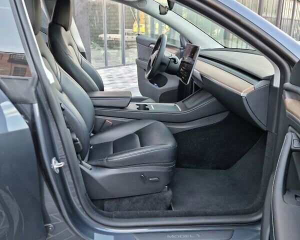 Серый Тесла Model Y, объемом двигателя 0 л и пробегом 28 тыс. км за 34999 $, фото 28 на Automoto.ua