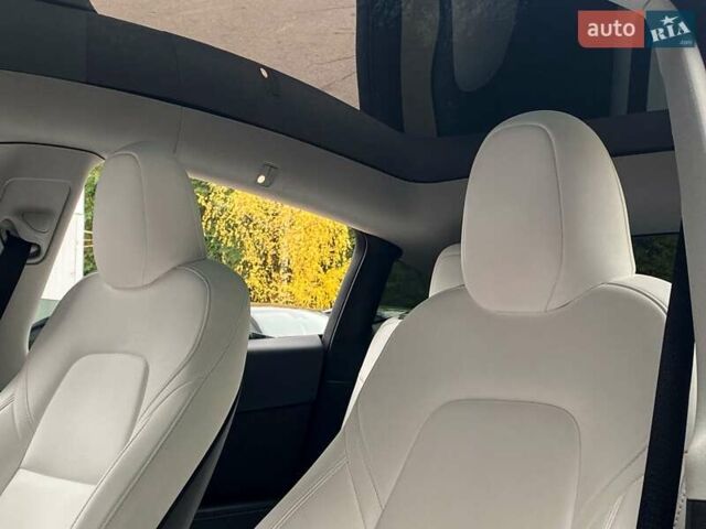 Сірий Тесла Model Y, об'ємом двигуна 0 л та пробігом 39 тис. км за 29500 $, фото 13 на Automoto.ua