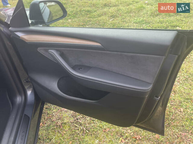 Серый Тесла Model Y, объемом двигателя 0 л и пробегом 41 тыс. км за 27300 $, фото 21 на Automoto.ua