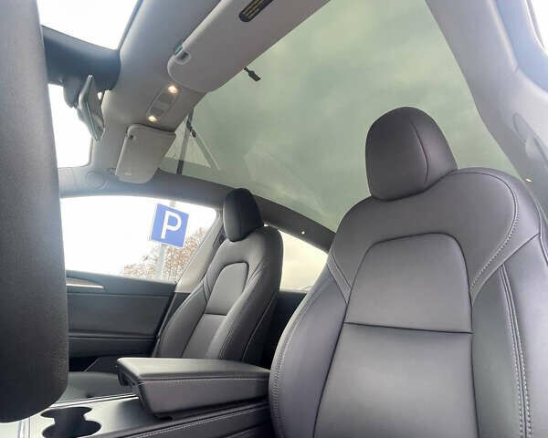 Серый Тесла Model Y, объемом двигателя 0 л и пробегом 41 тыс. км за 27300 $, фото 28 на Automoto.ua