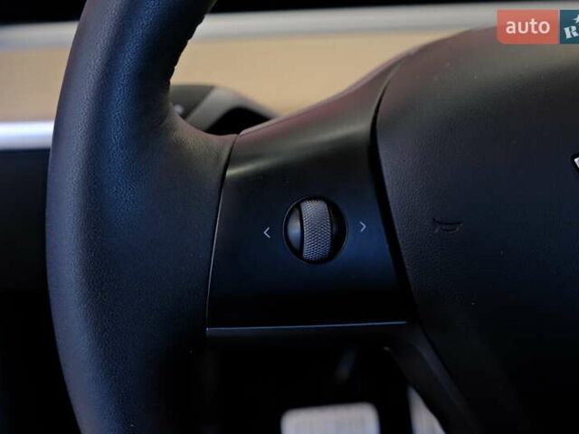 Серый Тесла Model Y, объемом двигателя 0 л и пробегом 42 тыс. км за 23900 $, фото 32 на Automoto.ua