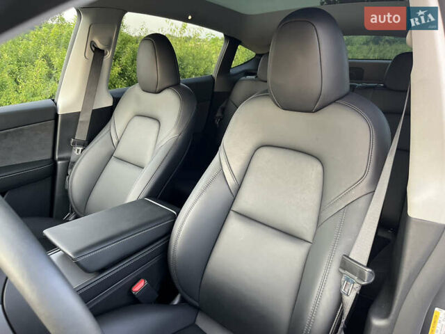 Серый Тесла Model Y, объемом двигателя 0 л и пробегом 27 тыс. км за 28900 $, фото 13 на Automoto.ua