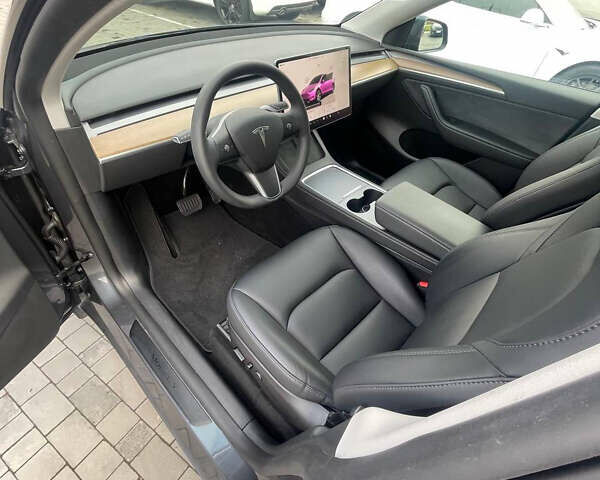 Серый Тесла Model Y, объемом двигателя 0 л и пробегом 41 тыс. км за 27300 $, фото 25 на Automoto.ua