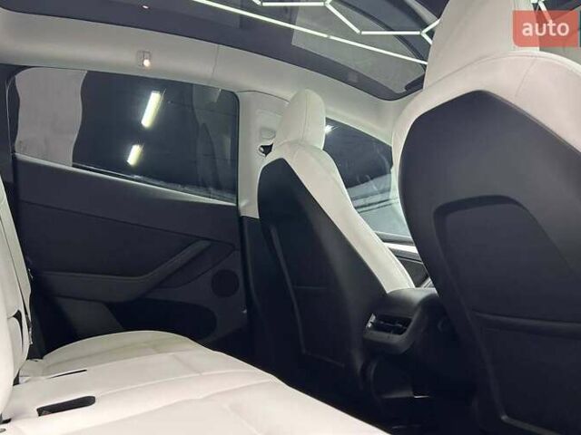 Серый Тесла Model Y, объемом двигателя 0 л и пробегом 27 тыс. км за 31000 $, фото 18 на Automoto.ua