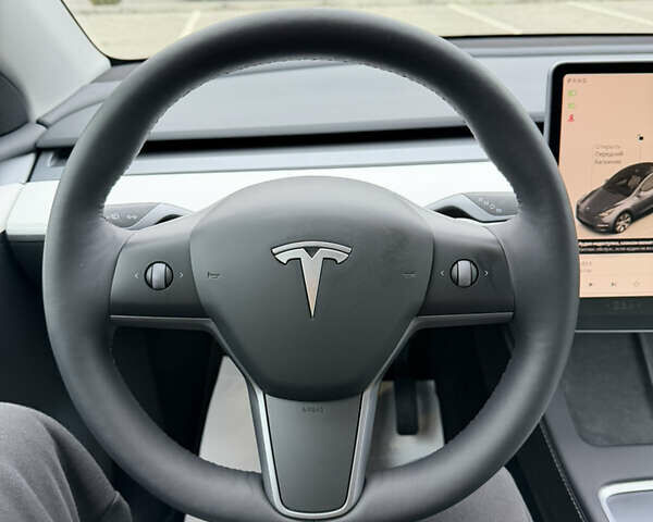 Серый Тесла Model Y, объемом двигателя 0 л и пробегом 64 тыс. км за 27300 $, фото 27 на Automoto.ua