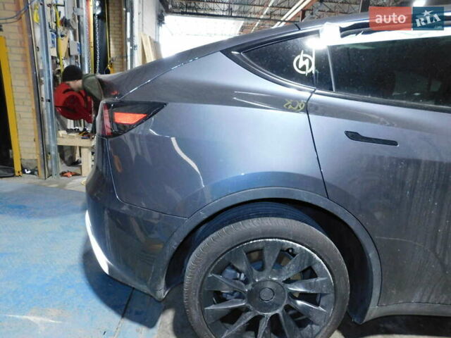 Серый Тесла Model Y, объемом двигателя 0 л и пробегом 41 тыс. км за 25500 $, фото 11 на Automoto.ua