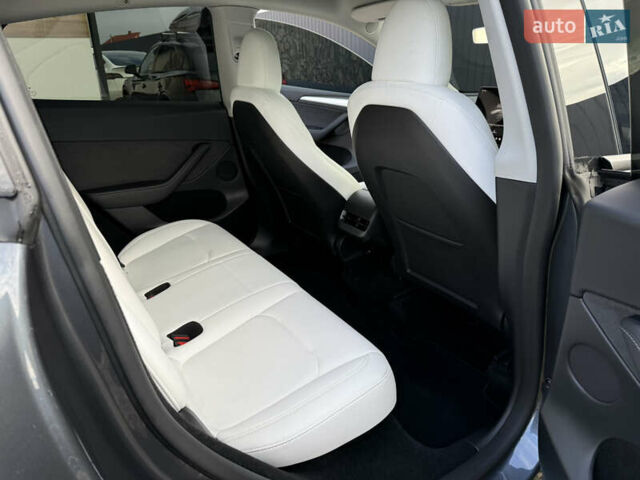 Сірий Тесла Model Y, об'ємом двигуна 0 л та пробігом 28 тис. км за 27900 $, фото 45 на Automoto.ua