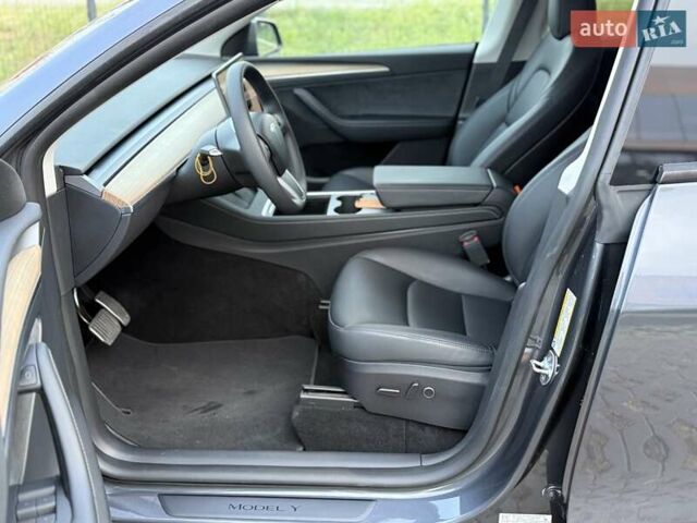 Серый Тесла Model Y, объемом двигателя 0 л и пробегом 30 тыс. км за 26500 $, фото 11 на Automoto.ua