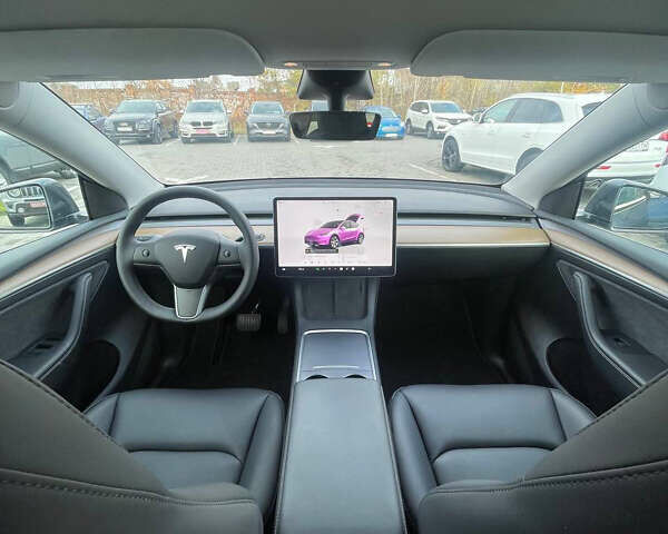 Серый Тесла Model Y, объемом двигателя 0 л и пробегом 41 тыс. км за 27300 $, фото 41 на Automoto.ua