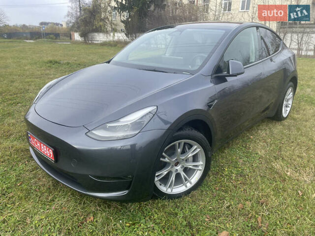 Серый Тесла Model Y, объемом двигателя 0 л и пробегом 41 тыс. км за 27300 $, фото 1 на Automoto.ua