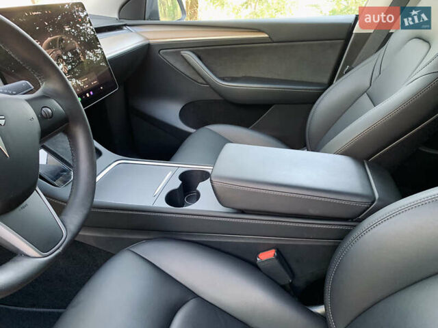 Серый Тесла Model Y, объемом двигателя 0 л и пробегом 47 тыс. км за 28028 $, фото 20 на Automoto.ua