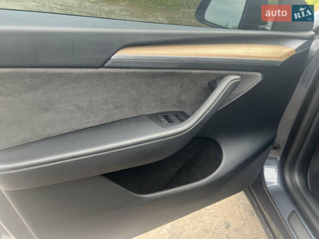Серый Тесла Model Y, объемом двигателя 0 л и пробегом 40 тыс. км за 29990 $, фото 9 на Automoto.ua