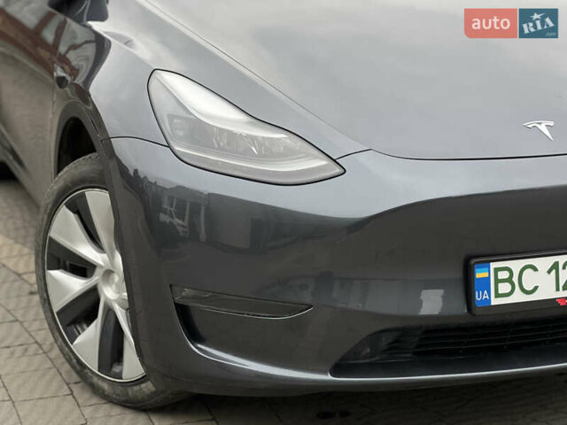 Серый Тесла Model Y, объемом двигателя 0 л и пробегом 52 тыс. км за 27499 $, фото 5 на Automoto.ua