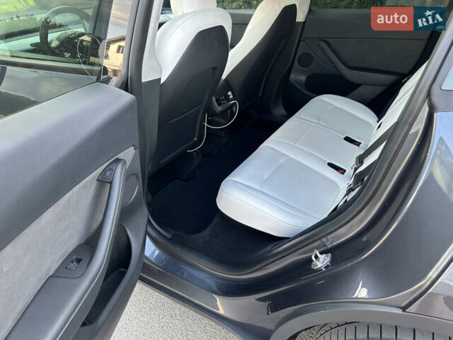 Серый Тесла Model Y, объемом двигателя 0 л и пробегом 55 тыс. км за 29500 $, фото 9 на Automoto.ua
