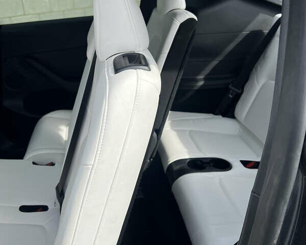 Серый Тесла Model Y, объемом двигателя 0 л и пробегом 25 тыс. км за 29000 $, фото 15 на Automoto.ua