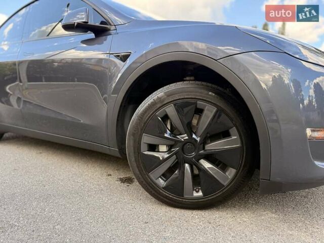 Серый Тесла Model Y, объемом двигателя 0 л и пробегом 71 тыс. км за 29000 $, фото 3 на Automoto.ua
